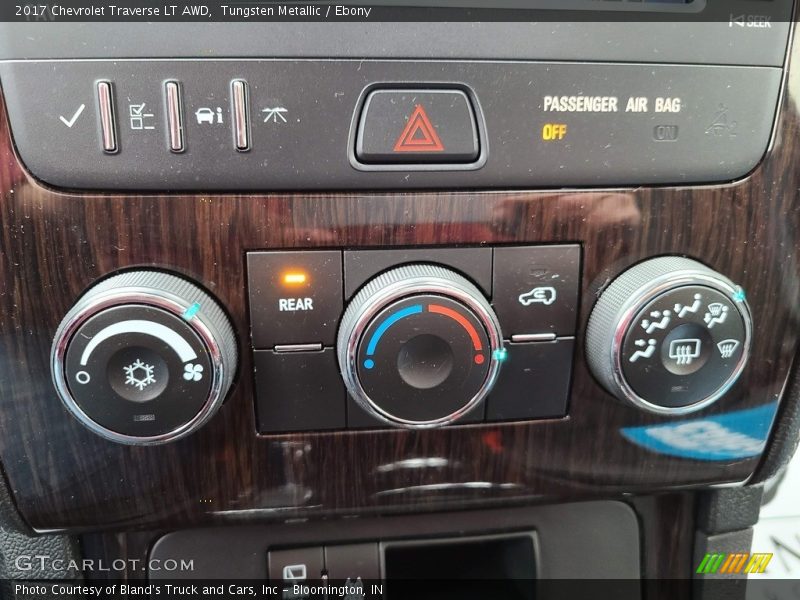 Tungsten Metallic / Ebony 2017 Chevrolet Traverse LT AWD