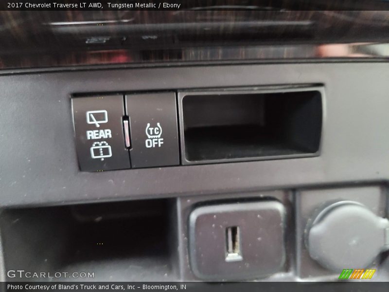 Tungsten Metallic / Ebony 2017 Chevrolet Traverse LT AWD