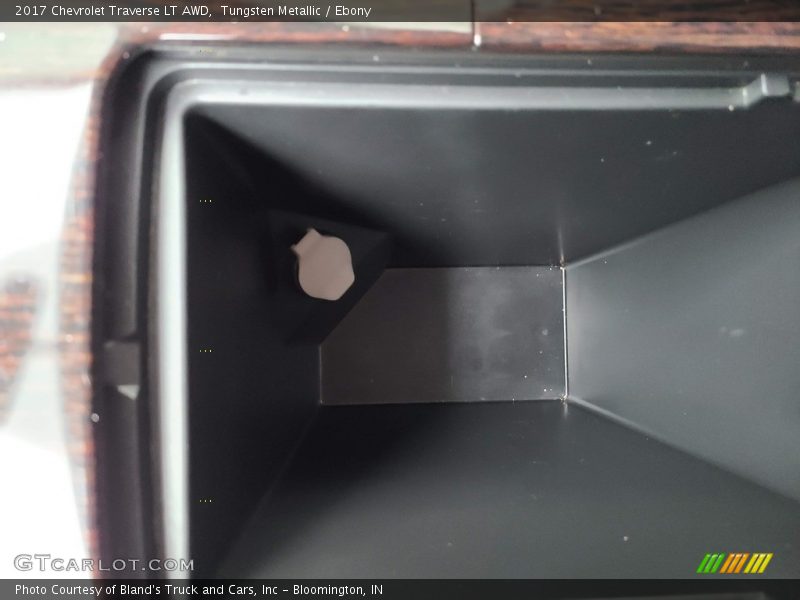 Tungsten Metallic / Ebony 2017 Chevrolet Traverse LT AWD