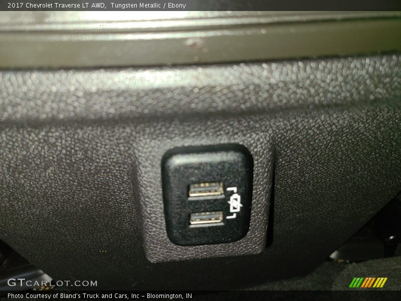 Tungsten Metallic / Ebony 2017 Chevrolet Traverse LT AWD