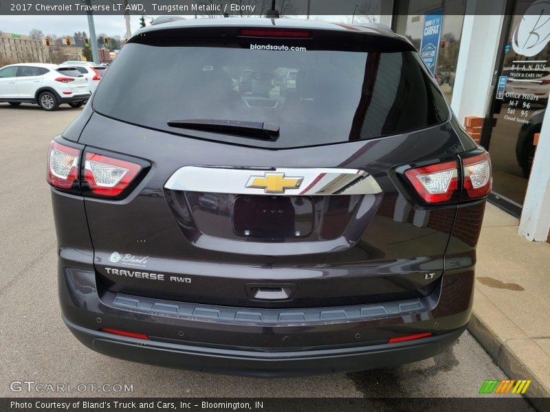 Tungsten Metallic / Ebony 2017 Chevrolet Traverse LT AWD