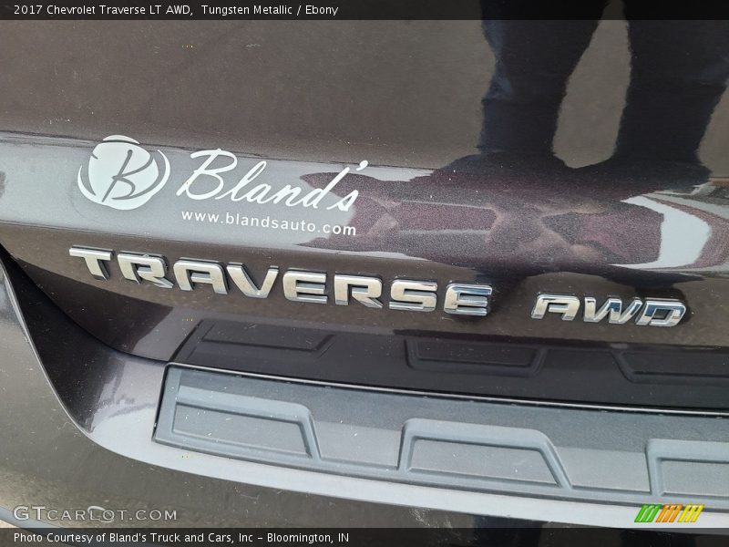 Tungsten Metallic / Ebony 2017 Chevrolet Traverse LT AWD
