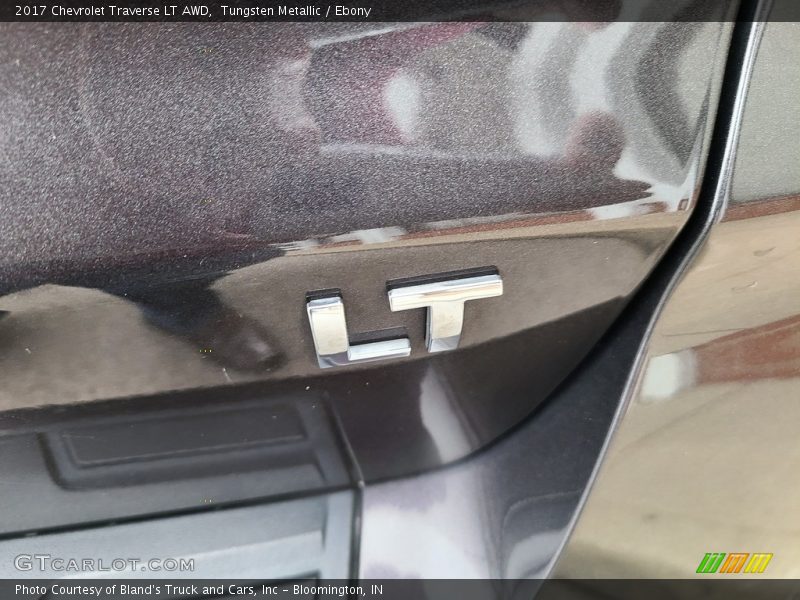 Tungsten Metallic / Ebony 2017 Chevrolet Traverse LT AWD
