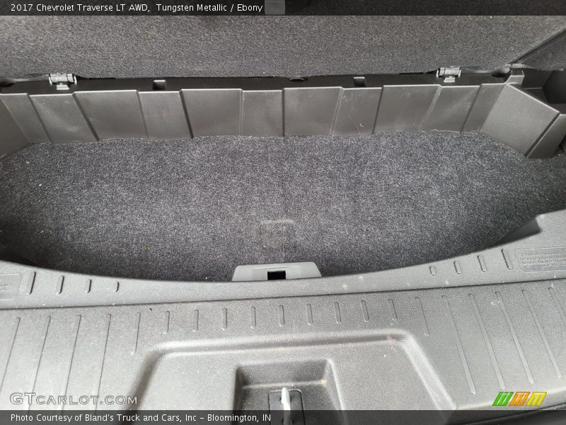 Tungsten Metallic / Ebony 2017 Chevrolet Traverse LT AWD
