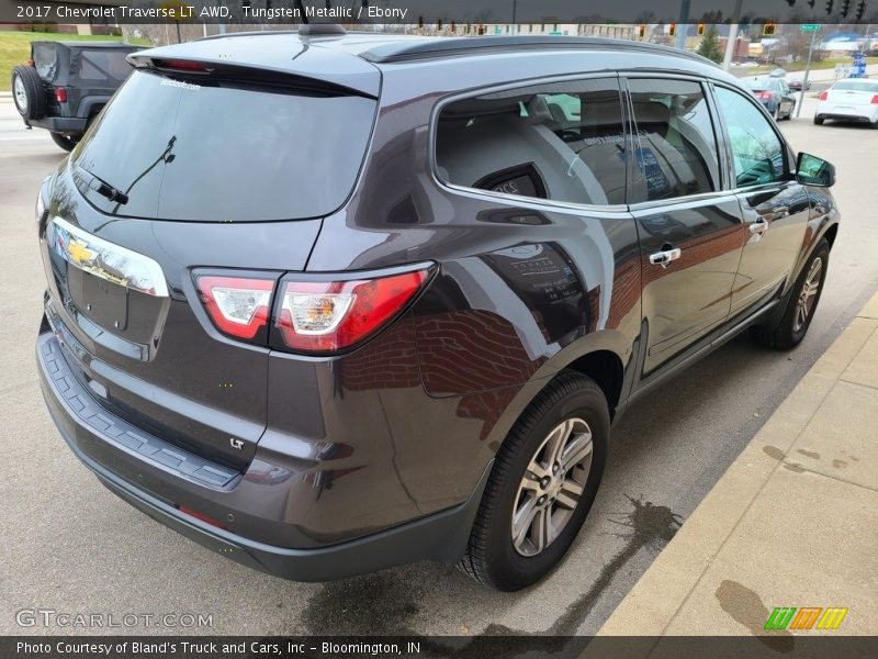 Tungsten Metallic / Ebony 2017 Chevrolet Traverse LT AWD