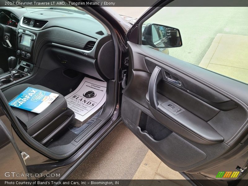 Tungsten Metallic / Ebony 2017 Chevrolet Traverse LT AWD