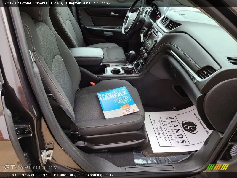 Tungsten Metallic / Ebony 2017 Chevrolet Traverse LT AWD