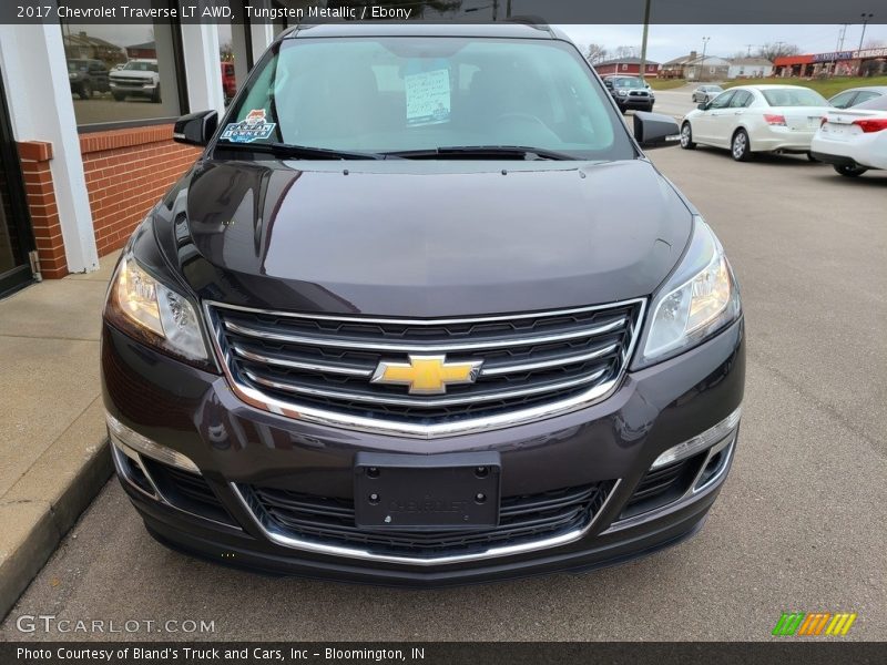Tungsten Metallic / Ebony 2017 Chevrolet Traverse LT AWD