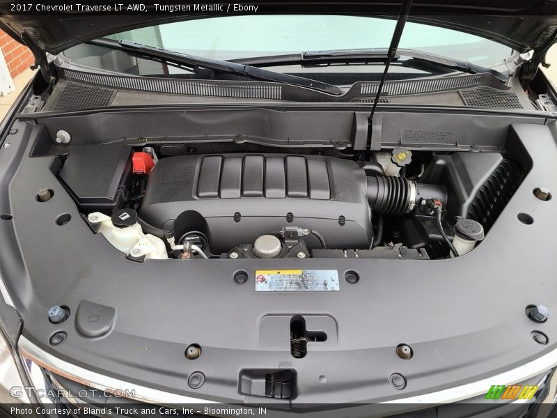 Tungsten Metallic / Ebony 2017 Chevrolet Traverse LT AWD