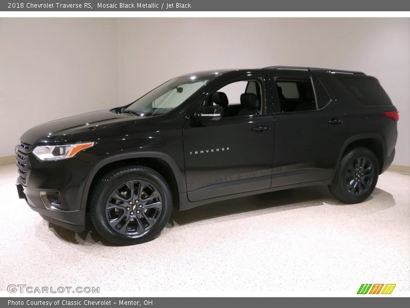 Front 3/4 View of 2018 Traverse RS