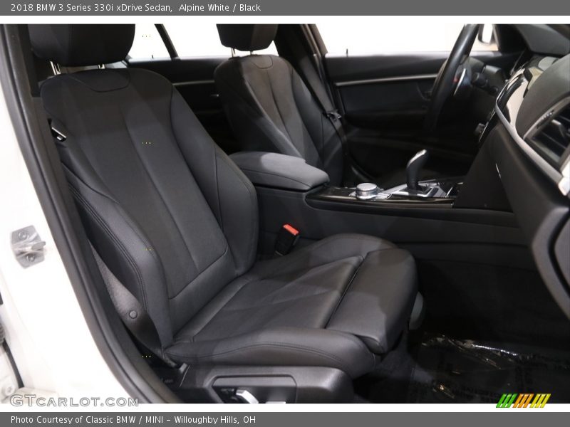 Alpine White / Black 2018 BMW 3 Series 330i xDrive Sedan