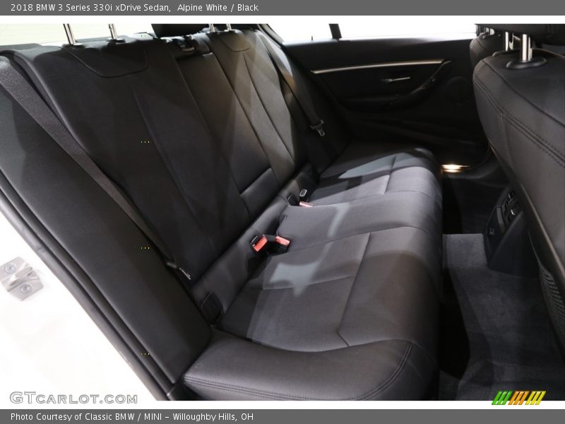 Alpine White / Black 2018 BMW 3 Series 330i xDrive Sedan