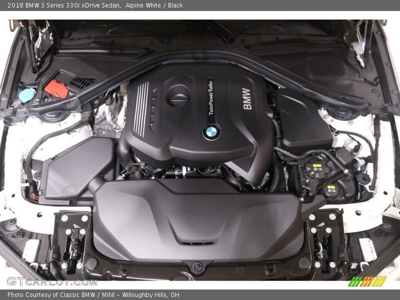 Alpine White / Black 2018 BMW 3 Series 330i xDrive Sedan