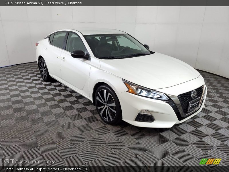 Pearl White / Charcoal 2019 Nissan Altima SR