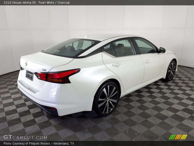 Pearl White / Charcoal 2019 Nissan Altima SR