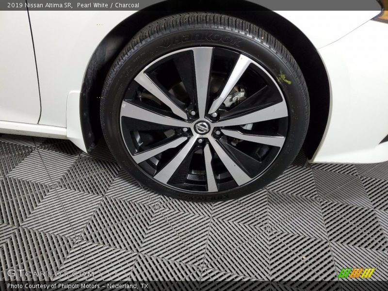 Pearl White / Charcoal 2019 Nissan Altima SR