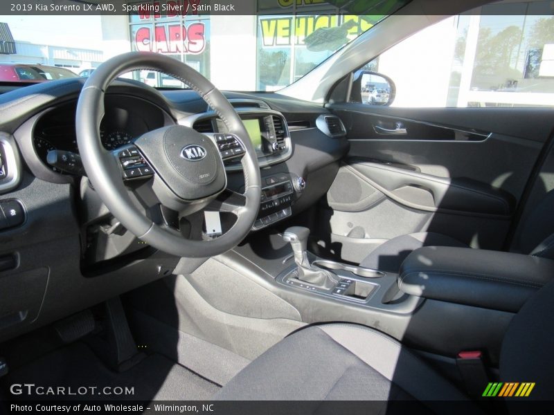 Sparkling Silver / Satin Black 2019 Kia Sorento LX AWD