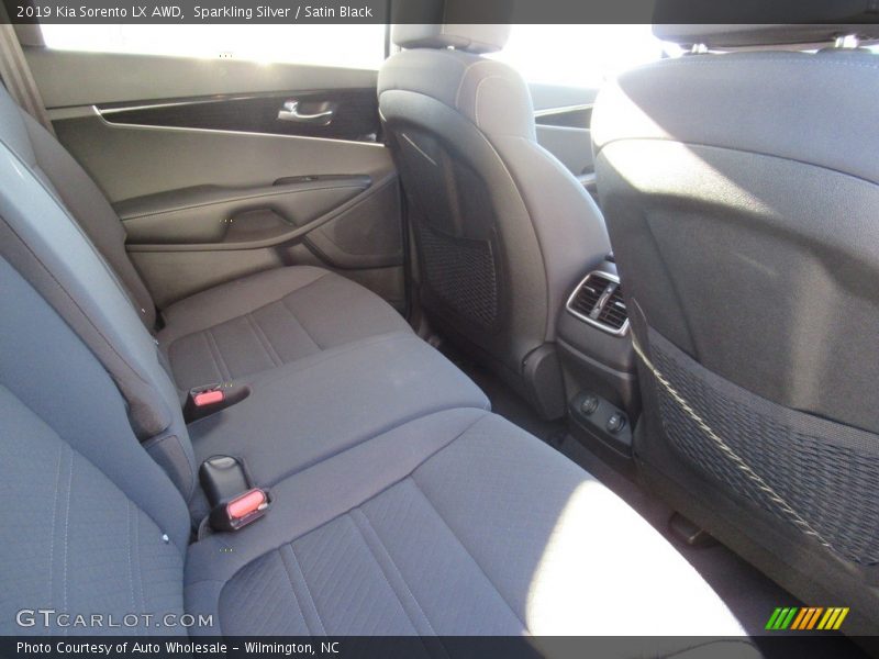 Sparkling Silver / Satin Black 2019 Kia Sorento LX AWD