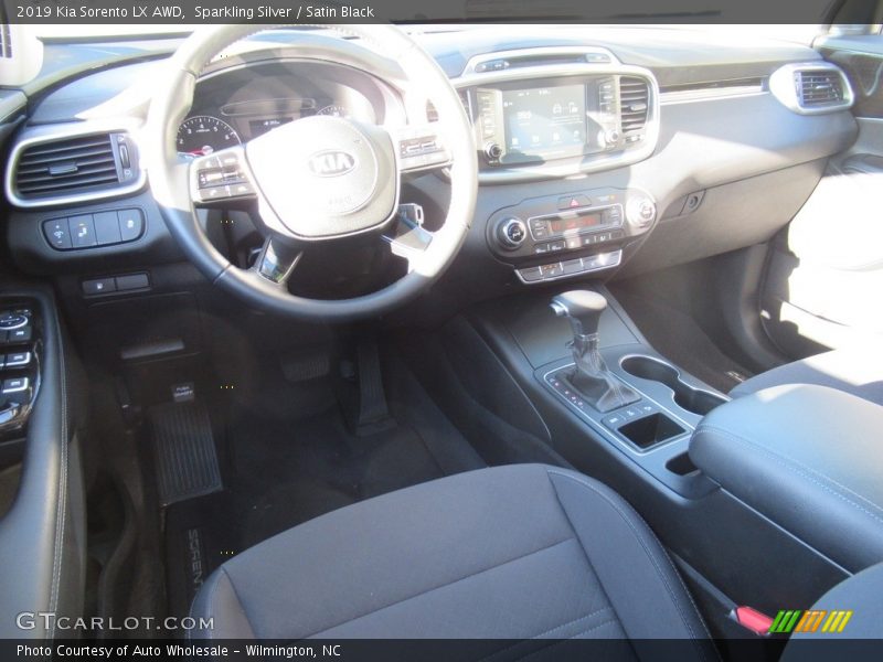 Sparkling Silver / Satin Black 2019 Kia Sorento LX AWD