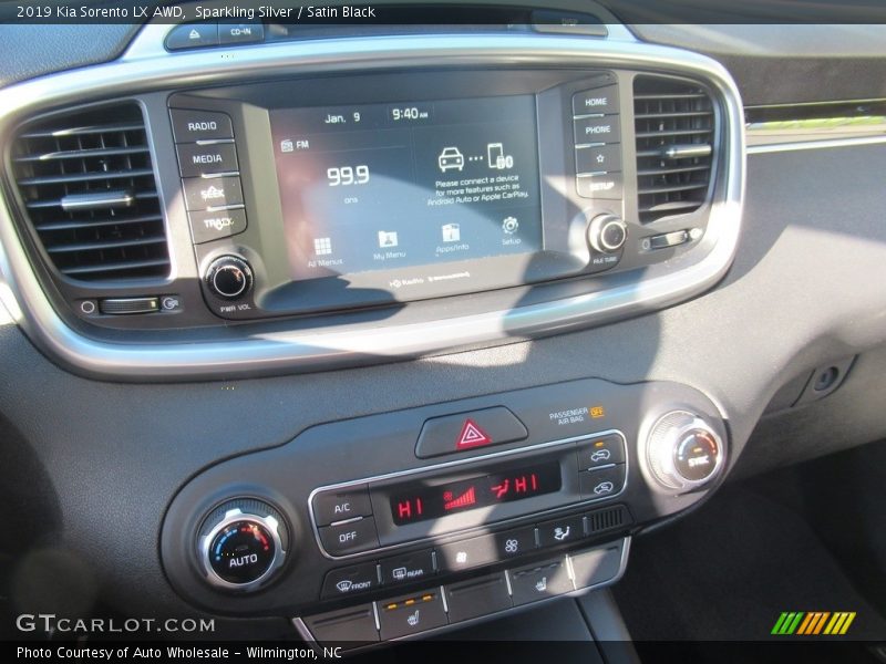 Sparkling Silver / Satin Black 2019 Kia Sorento LX AWD