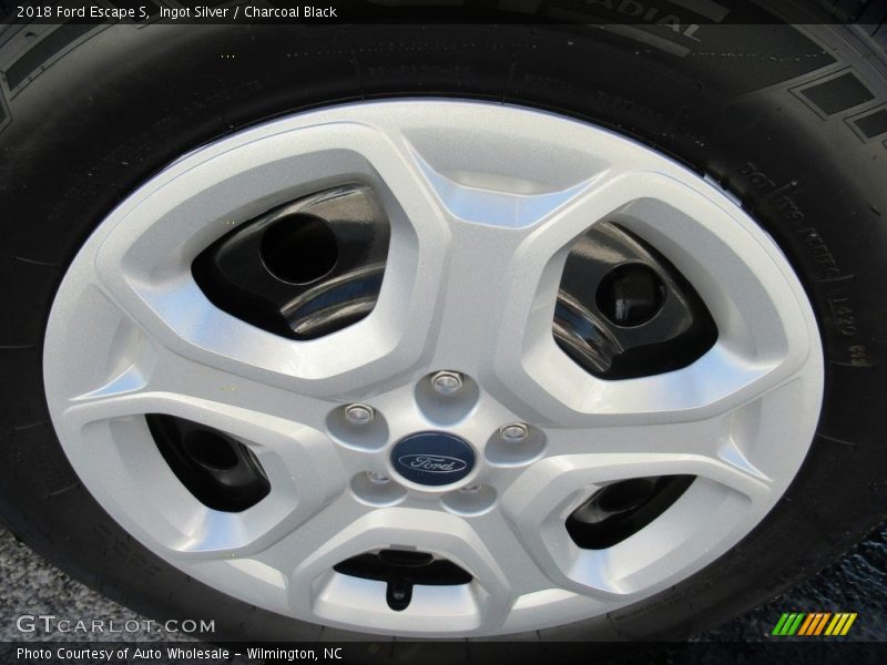 Ingot Silver / Charcoal Black 2018 Ford Escape S