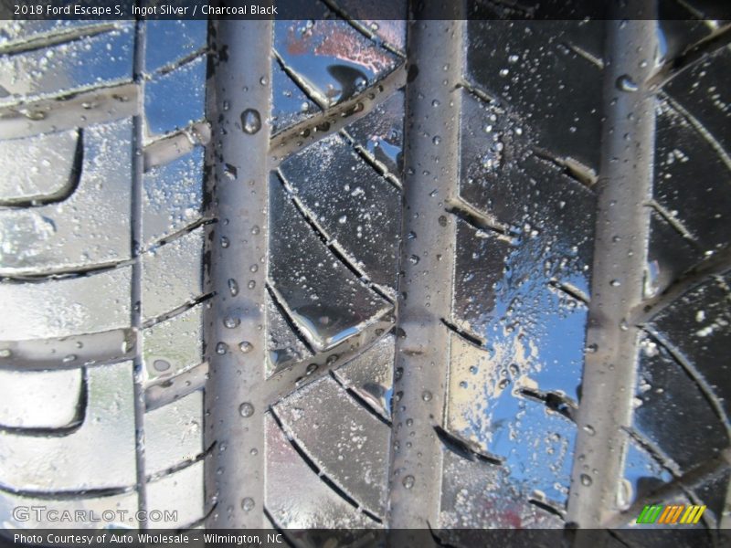Ingot Silver / Charcoal Black 2018 Ford Escape S