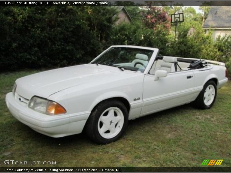Vibrant White / White 1993 Ford Mustang LX 5.0 Convertible