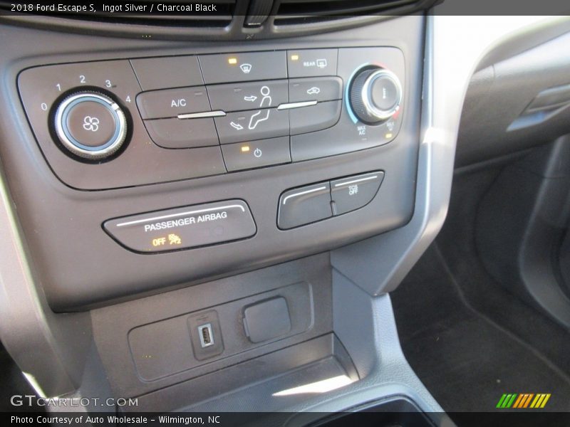 Ingot Silver / Charcoal Black 2018 Ford Escape S