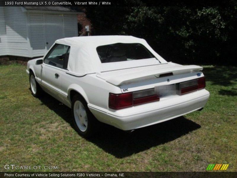 Vibrant White / White 1993 Ford Mustang LX 5.0 Convertible