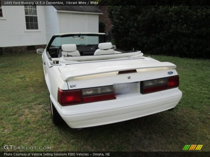 Vibrant White / White 1993 Ford Mustang LX 5.0 Convertible