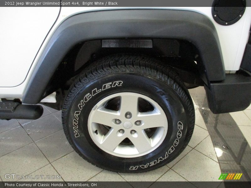 Bright White / Black 2012 Jeep Wrangler Unlimited Sport 4x4