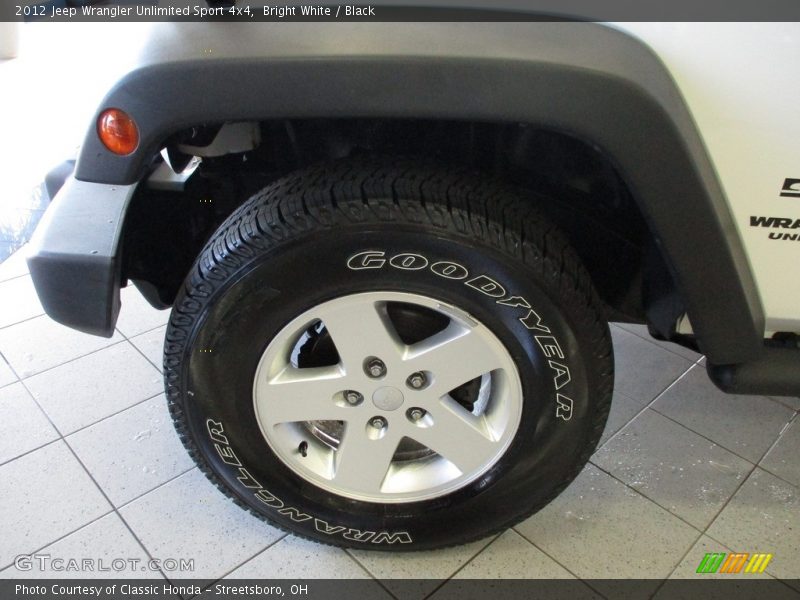 Bright White / Black 2012 Jeep Wrangler Unlimited Sport 4x4