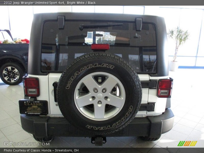 Bright White / Black 2012 Jeep Wrangler Unlimited Sport 4x4
