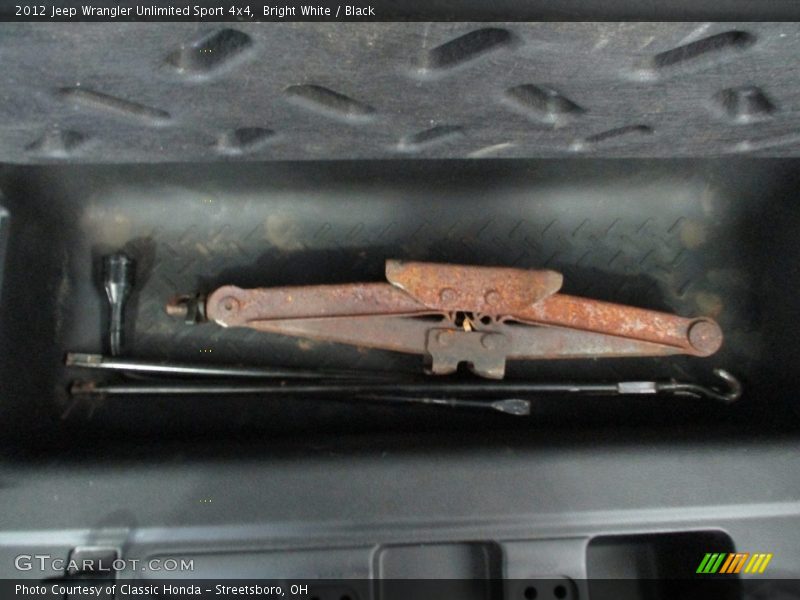 Bright White / Black 2012 Jeep Wrangler Unlimited Sport 4x4