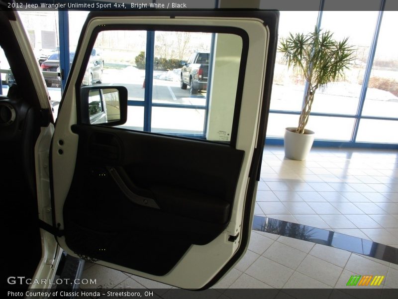 Bright White / Black 2012 Jeep Wrangler Unlimited Sport 4x4