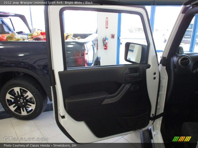 Bright White / Black 2012 Jeep Wrangler Unlimited Sport 4x4
