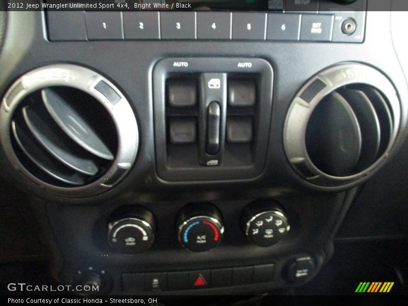 Bright White / Black 2012 Jeep Wrangler Unlimited Sport 4x4