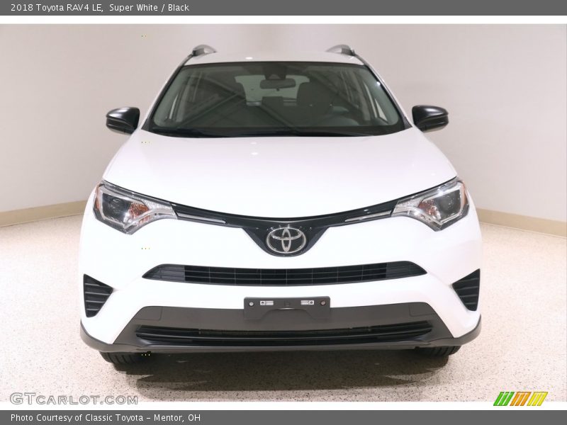 Super White / Black 2018 Toyota RAV4 LE