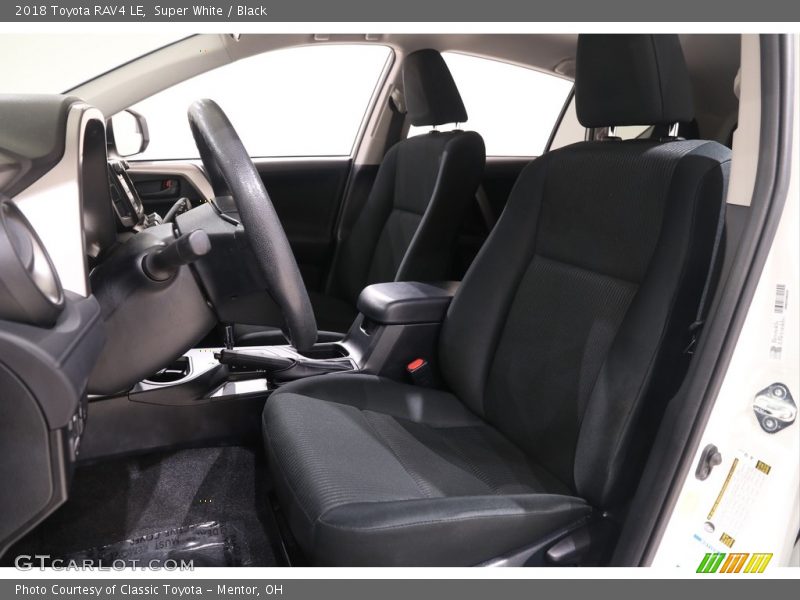 Super White / Black 2018 Toyota RAV4 LE