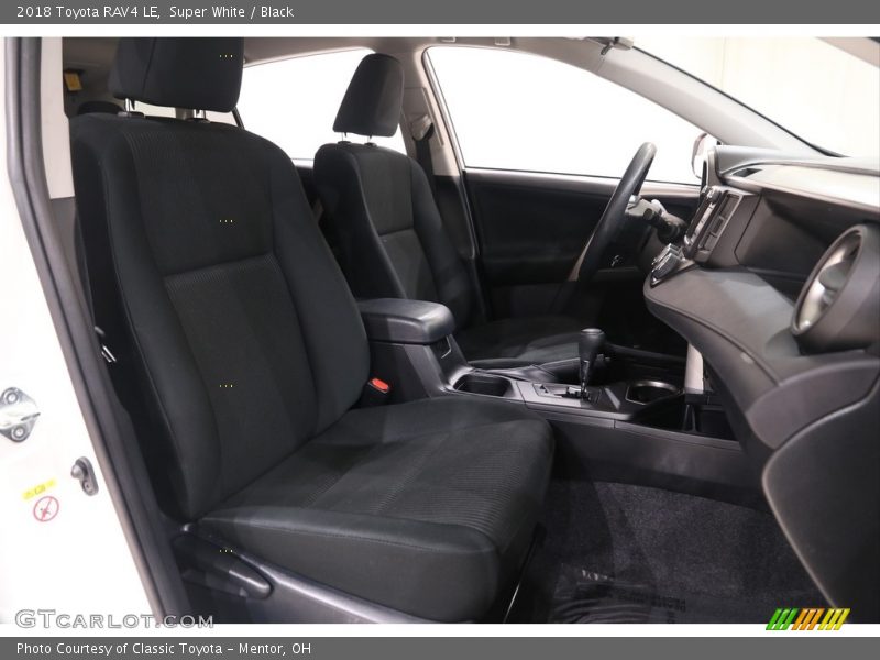 Super White / Black 2018 Toyota RAV4 LE