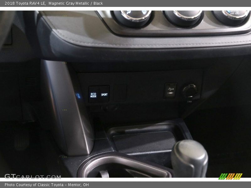 Magnetic Gray Metallic / Black 2018 Toyota RAV4 LE