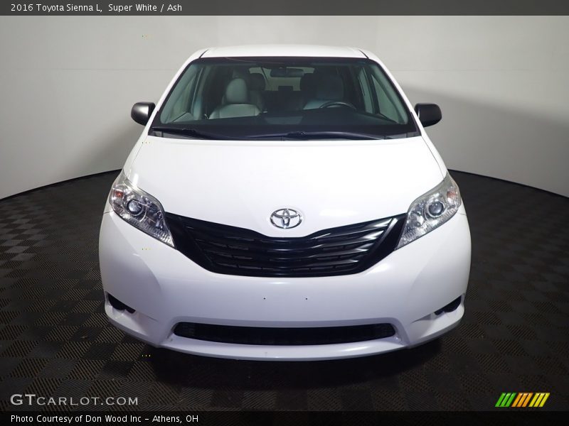 Super White / Ash 2016 Toyota Sienna L