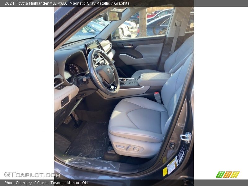 Magnetic Gray Metallic / Graphite 2021 Toyota Highlander XLE AWD