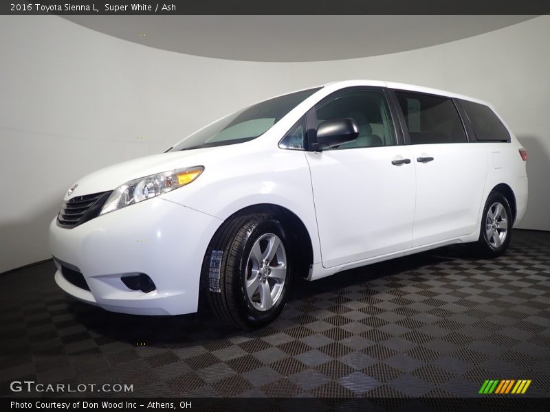 Super White / Ash 2016 Toyota Sienna L