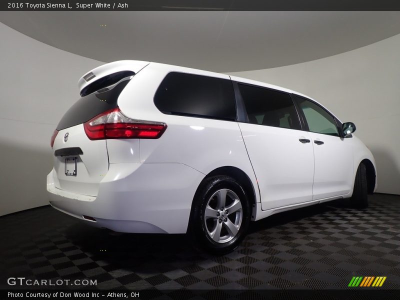 Super White / Ash 2016 Toyota Sienna L