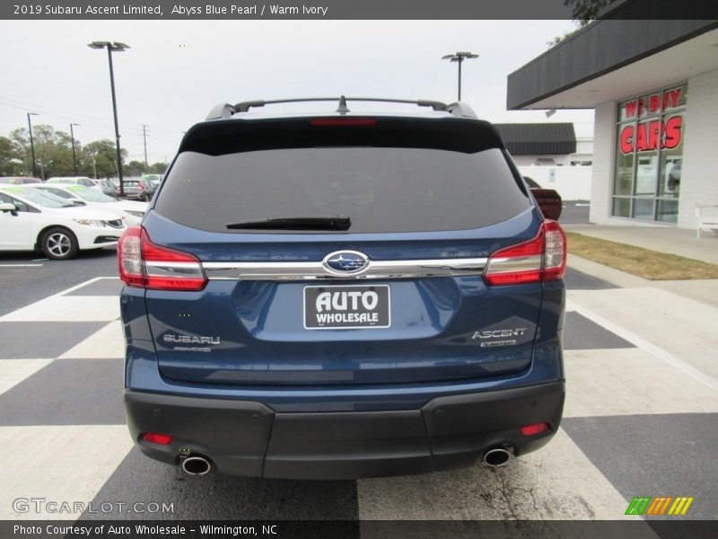 Abyss Blue Pearl / Warm Ivory 2019 Subaru Ascent Limited