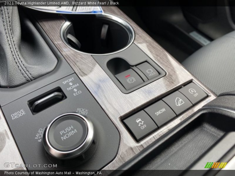 Blizzard White Pearl / Black 2021 Toyota Highlander Limited AWD