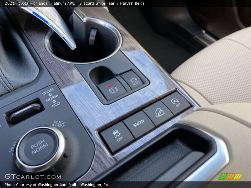 Blizzard White Pearl / Harvest Beige 2021 Toyota Highlander Platinum AWD