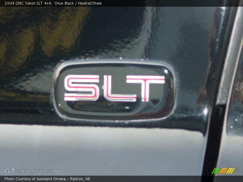 Onyx Black / Neutral/Shale 2004 GMC Yukon SLT 4x4