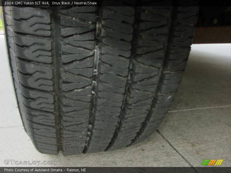Onyx Black / Neutral/Shale 2004 GMC Yukon SLT 4x4